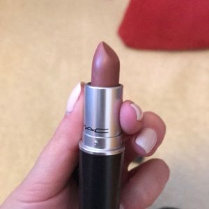 Mac lipstick offer MAC Cosmetics offers various discounts and deals throughout the year. For a limited time, you can get free standard shipping on all of your orders. By signing up for their newsletter, you will be alerted about all special events,coupons, and discounts%().